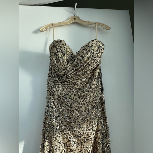 Gold sequin gown - Picture 3 of 6